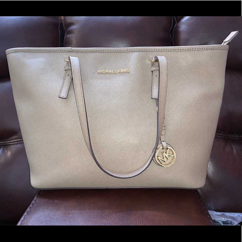 Michael Kors Jet Set Travel Large Leather Top-Zip Tote Bag